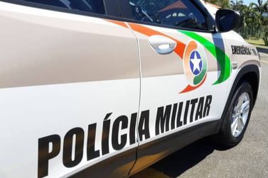 PM apreende drogas e ve&iacute;culo utilizado no tr&aacute;fico em Papanduva
