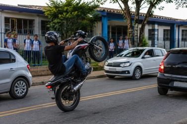 &ldquo;Grau&rdquo; perto de centros de ensino termina com motociclista preso, em Canoinhas