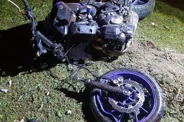 Motociclista fica gravemente ferido ap&oacute;s bater contra muro em Tr&ecirc;s Barras