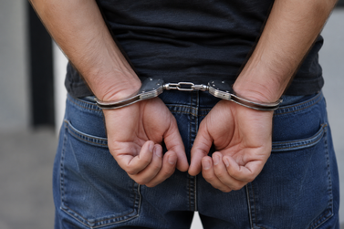 Homem com mandado de pris&atilde;o ativo &eacute; detido dentro do F&oacute;rum de Canoinhas