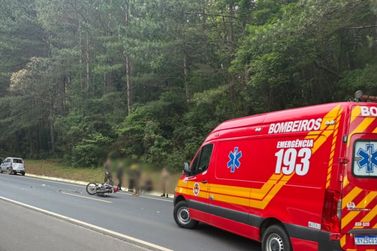 Motociclista fica gravemente ferido ap&oacute;s colis&atilde;o traseira na BR-280, em Tr&ecirc;s Barras