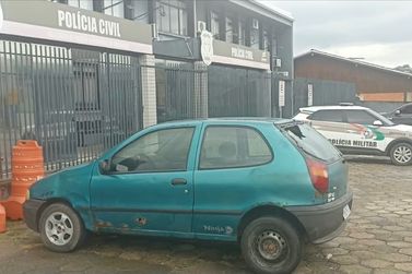 Suspeitos tentam fugir da PM, batem carro em caminh&atilde;o e acabam detidos em Tr&ecirc;s Barras