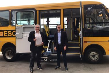 Casa Branca recebe ônibus escolar do Governo do Estado