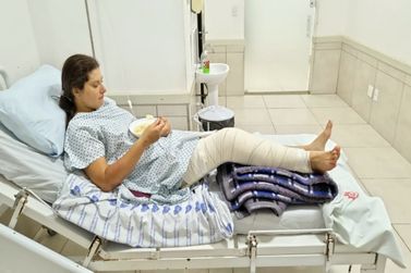 Miriam segue internada após fraturar joelho em acidente de moto no Bela Vista