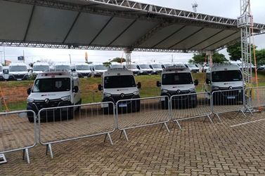 Casa Branca &eacute; contemplada com nova van para transporte de pacientes