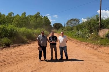 Prefeito de Tamba&uacute; anuncia in&iacute;cio da pavimenta&ccedil;&atilde;o da estrada vicinal para Casa Branca