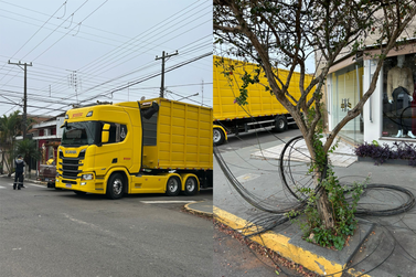 Caminh&atilde;o na contram&atilde;o rompe cabos de fibra &oacute;ptica no Centro de Casa Branca