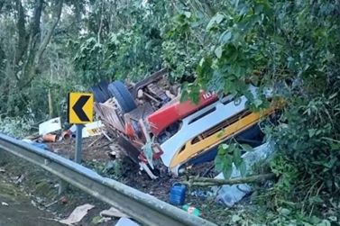 Minist&eacute;rio do Trabalho investiga acidente com &ocirc;nibus de trabalhadores rurais na SP-215