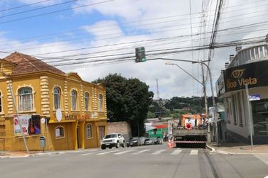 Secretaria de Segurança Pública substitui semáforos em Castro