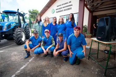 Colégio agrícola de Castro recebe novo trator de R$ 260 mil