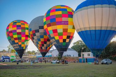 Notícias Secom PR:Feiras rodeio  balonismo aquecem turismo do PR no mês de junho