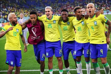 Brasil dá show no primeiro tempo e está nas Quartas de Final da Copa