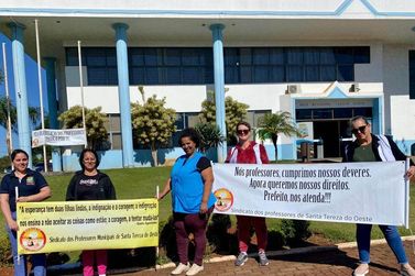 Professores fazem paralisa&ccedil;&atilde;o em Santa Tereza do Oeste