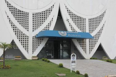 Acadêmicos e servidores reelegem a reitoria da Unioeste em Cascavel