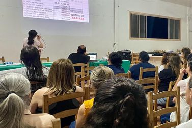 Professores da rede municipal de C&eacute;u Azul aprovam por estado de greve 