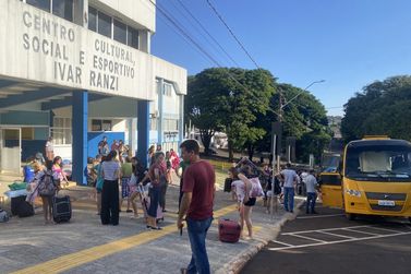Atletas de C&eacute;u Azul retornam dos jogos escolares, fase regional