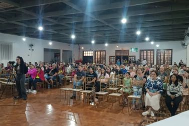 Manifesto contra a vacina&ccedil;&atilde;o da COVID em crian&ccedil;as resulta em reuni&atilde;o p&uacute;blica.  