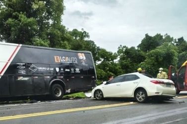 Comiss&atilde;o t&eacute;cnica de voleibol se envolve em grave acidente na BR 277