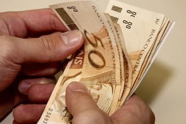 Pagamento antecipado do 13&ordm; sal&aacute;rio ser&aacute; depositado em parcela &uacute;nica 