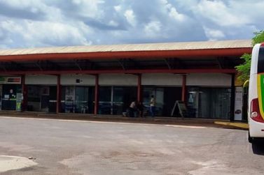 Assalto na rodovi&aacute;ria de C&eacute;u Azul &eacute; praticado em plena luz do dia 