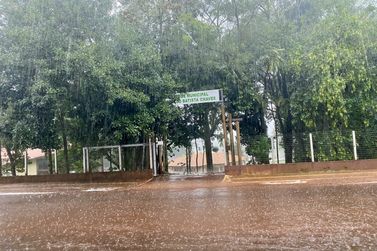 Frente fria avan&ccedil;a no Paran&aacute; 