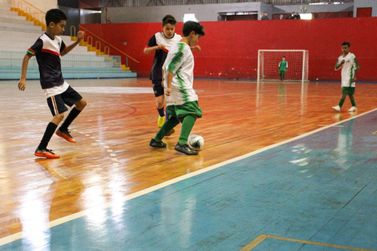 Prefeitura segue com inscrições abertas para escolinha de futsal infantil