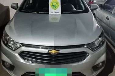 Carro furtado em São Paulo é recuperado pela PM em Cianorte