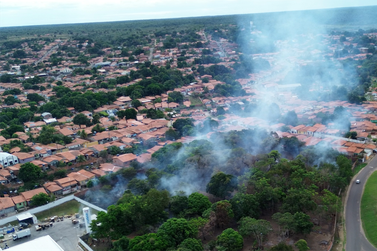 Moradores da regi&atilde;o do Cajueiro denunciam fuma&ccedil;a causada por queimadas em terreno
