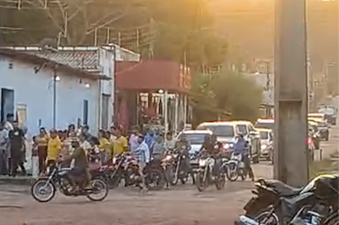 Adesiva&ccedil;o do prefeito de Afonso Cunha chama aten&ccedil;&atilde;o pela baixa participa&ccedil;&atilde;o popular