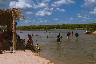 Brincadeira entre amigos na &ldquo;prainha&rdquo; acaba virando caso de pol&iacute;cia