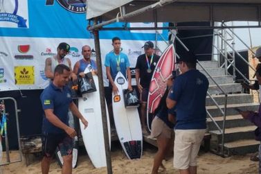 Eike Barbosa leva Conde ao p&oacute;dio no Circuito Sergipano de Surf