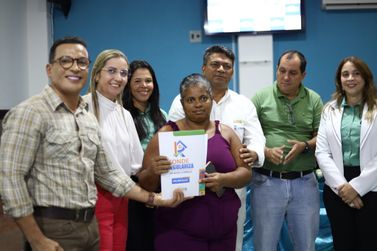 Fam&iacute;lias de Conde recebem t&iacute;tulos de posse em cerim&ocirc;nia do programa Conde Regulariza