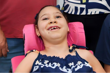Pequena Jade precisa de doa&ccedil;&atilde;o de sangue para cirurgia de escoliose