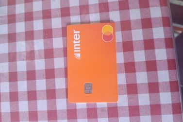 Cart&atilde;o Mastercard &eacute; encontrado na regi&atilde;o do Areal, no centro de Conde