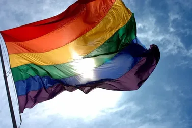 Conde garante mudan&ccedil;a gratuita de nome e g&ecirc;nero para pessoas trans