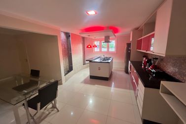 Casa &agrave; venda - 420m&sup2; - CENTRO