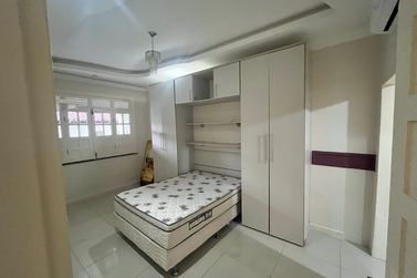 Casa &agrave; venda - 420m&sup2; - CENTRO