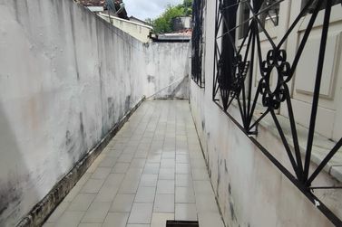 Casa &agrave; venda - 200m&sup2; - CENTRO