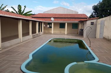 Casa &agrave; venda - 450m&sup2; - Centro