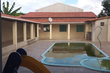 Casa &agrave; venda - 450m&sup2; - Centro