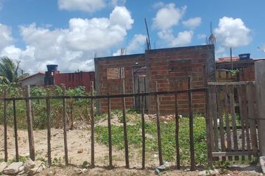 Terreno &agrave; venda - 140m&sup2; - Centro