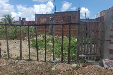 Terreno &agrave; venda - 140m&sup2; - Centro