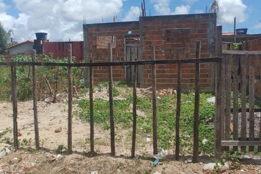 Terreno &agrave; venda - 140m&sup2; - Centro