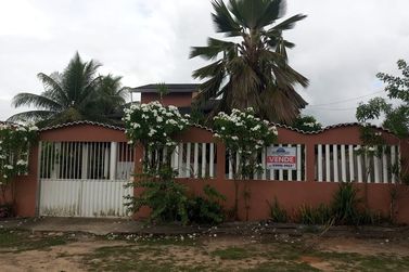Casa &agrave; venda - 300m&sup2; - Centro