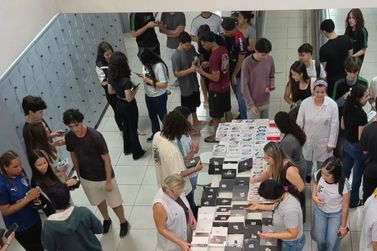 IFPR entrega celulares a alunos e servidores em Umuarama