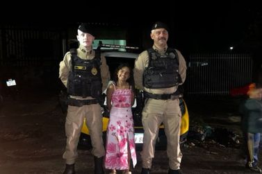 F&atilde; da PM, Valentina celebra anivers&aacute;rio com visita de policiais em Umuarama