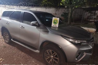 Hilux furtada no centro de Umuarama &eacute; recuperada horas depois pela PM