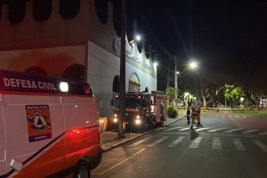 Homem sobe no telhado de igreja e mobiliza equipes em Cruzeiro do Oeste; V&Iacute;DEO