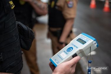 Jovem &eacute; preso por embriaguez ao volante e sem CNH