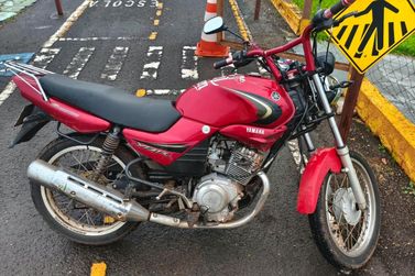 Adolescente foge da PM, avan&ccedil;a preferenciais e danifica moto em Cruzeiro do Oeste